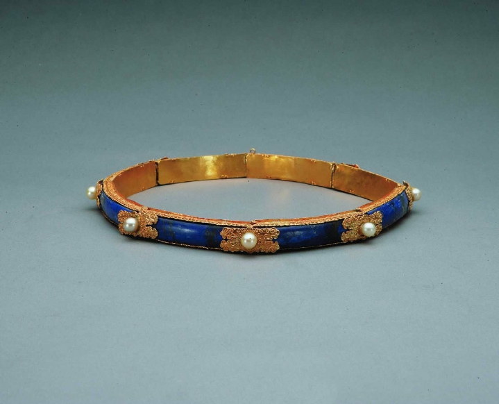 佛教中的璧琉璃，像天空一样的细腻，青金石的珠宝精致又大气