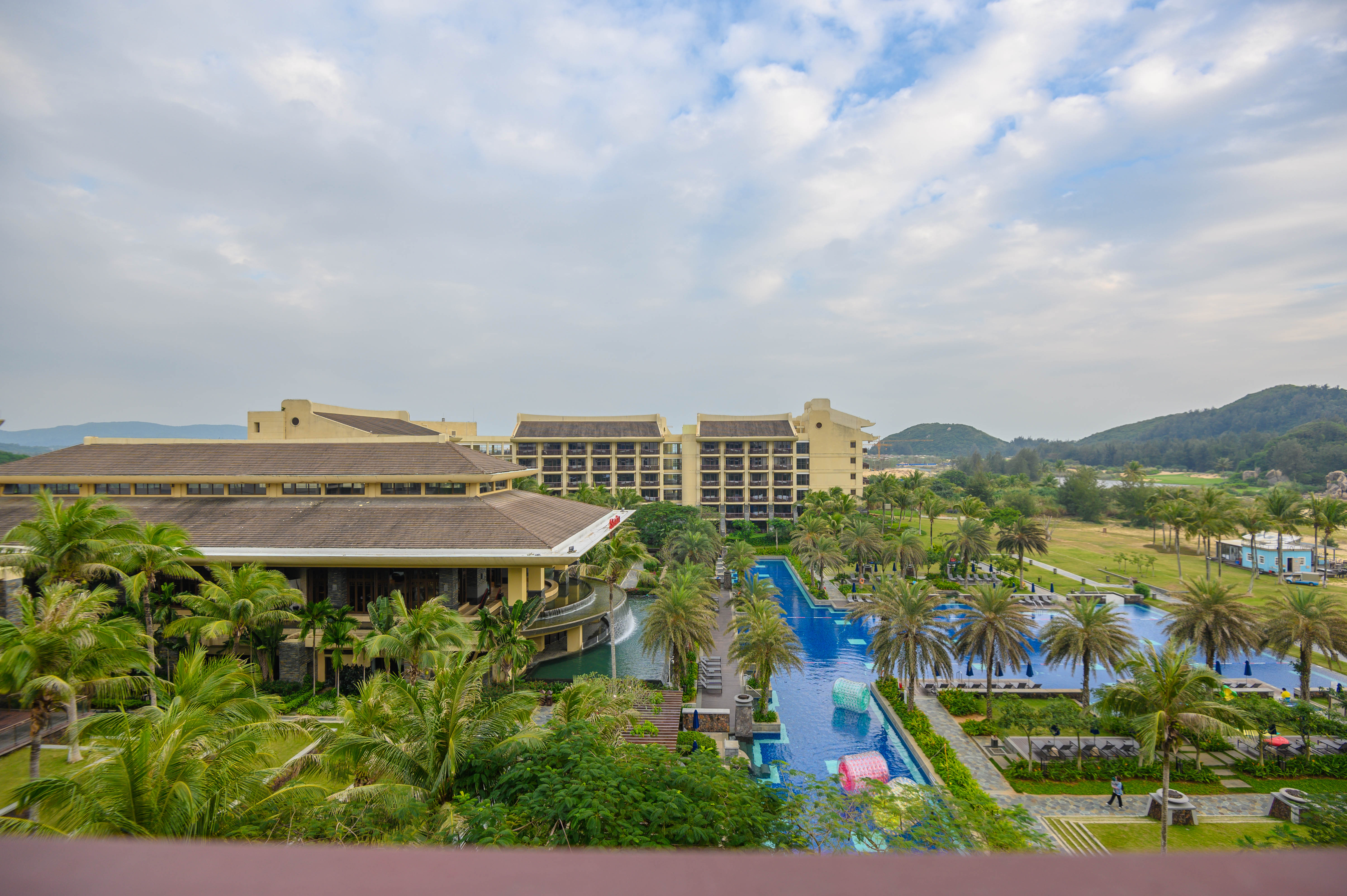 海南不止只有三亚,去万宁玩个冲浪,还有神犬小七拍摄地等着你