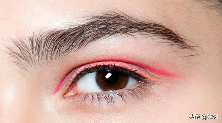 怎么用唇线笔化薄唇妆,唇线笔可以拯救不完美的唇型