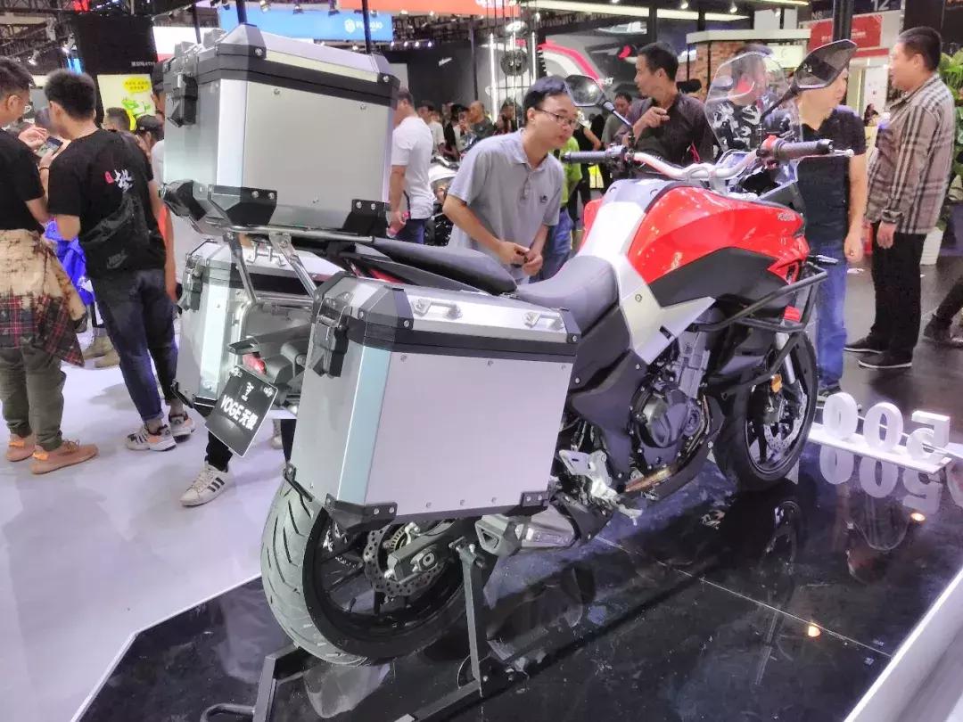 搭载宝马发动机的豪华车型,搭载3.0tv6发动机宝马