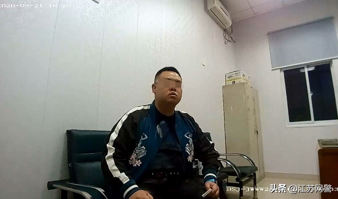 江苏盐城：盐城一辆尾号688的宾利车，因为车主一个“招呼”，这下真的“886”了