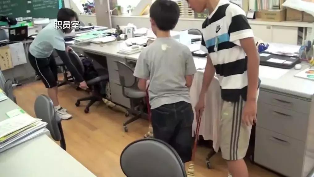 日本小学10元钱的午餐,日本学生午餐10元一个