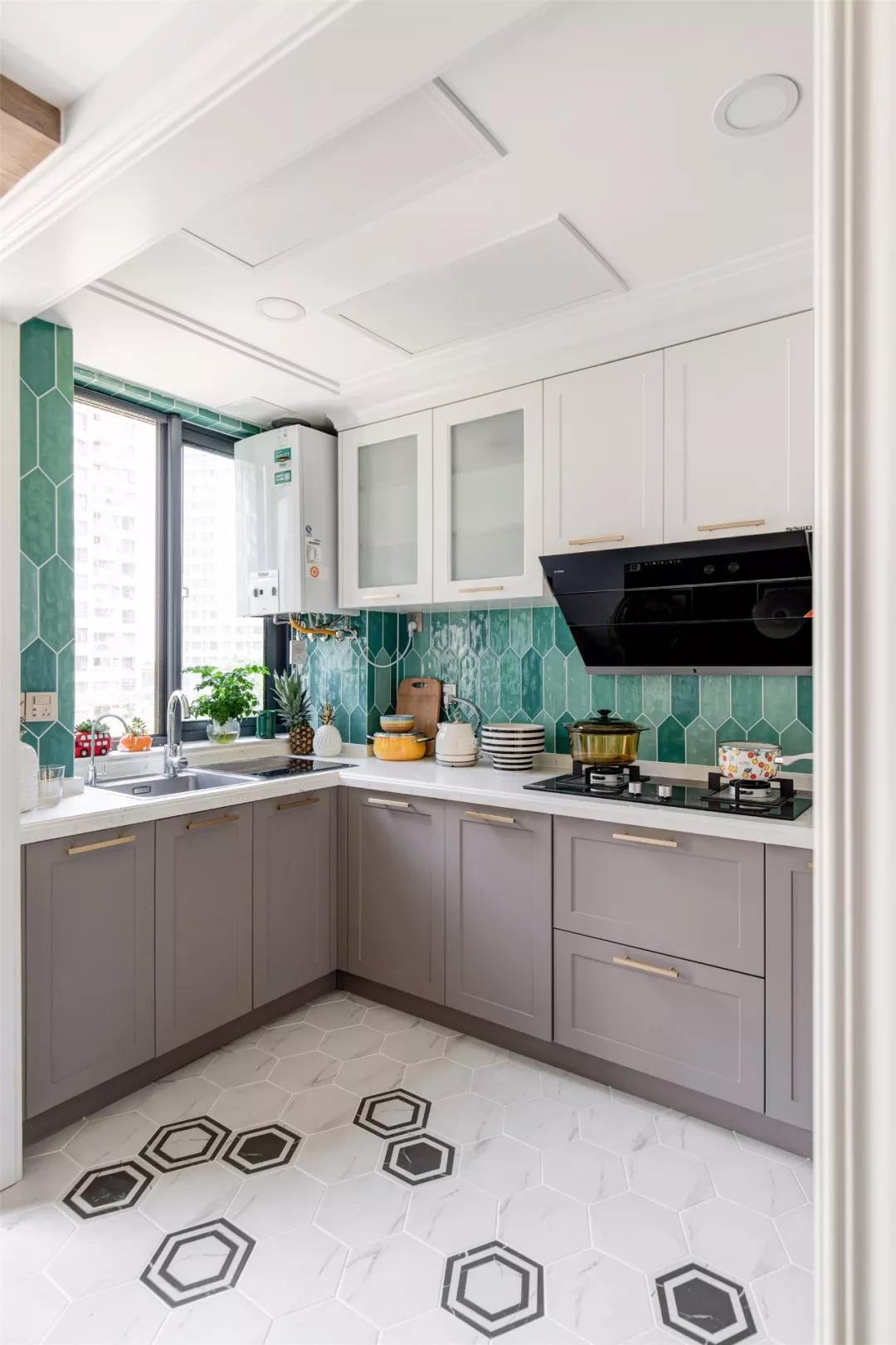 客厅砌半堵墙做电视墙怎么做,电视墙和过道墙一体设计图简单