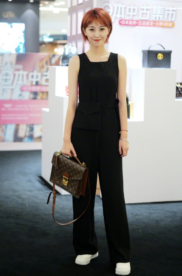 扎心爱情：女友鞋“褪色”，男友不给换新的？后果超严重