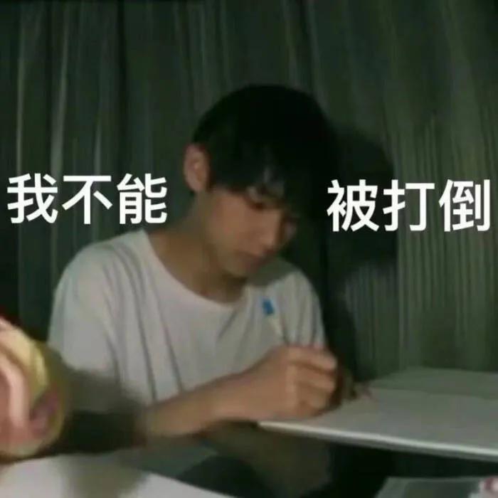 默默哭的表情包,哭得很伤心的可爱表情包