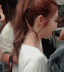 地铁上看到女朋友怎么办,地铁上怎么提醒女朋友