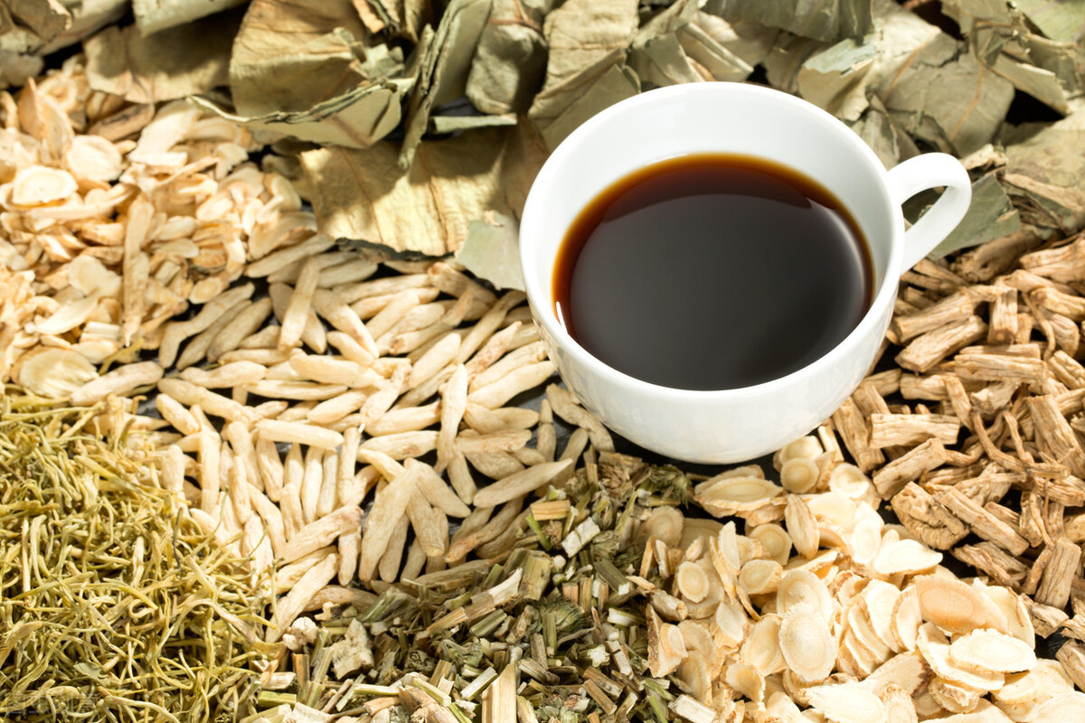 肺鳞癌中期不好动手术可以活多久,肺鳞癌化疗后可以中医调理吗