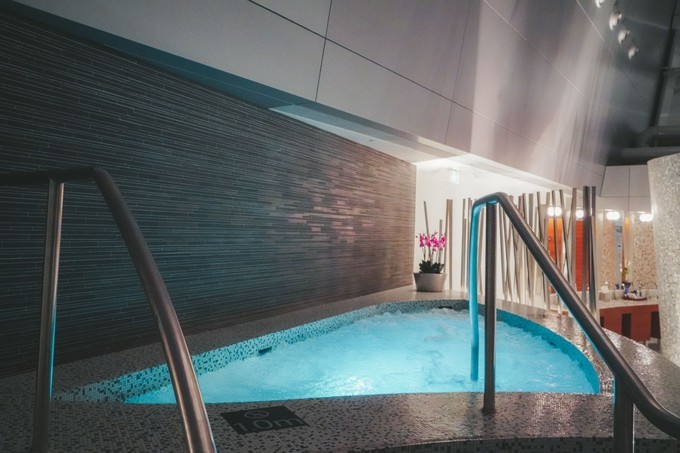 去哥德堡需要带当地钱吗,去卡塔尔必买