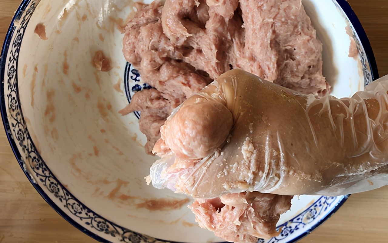 冬天的第一份滑肉汤,晶莹剔透的滑肉汤