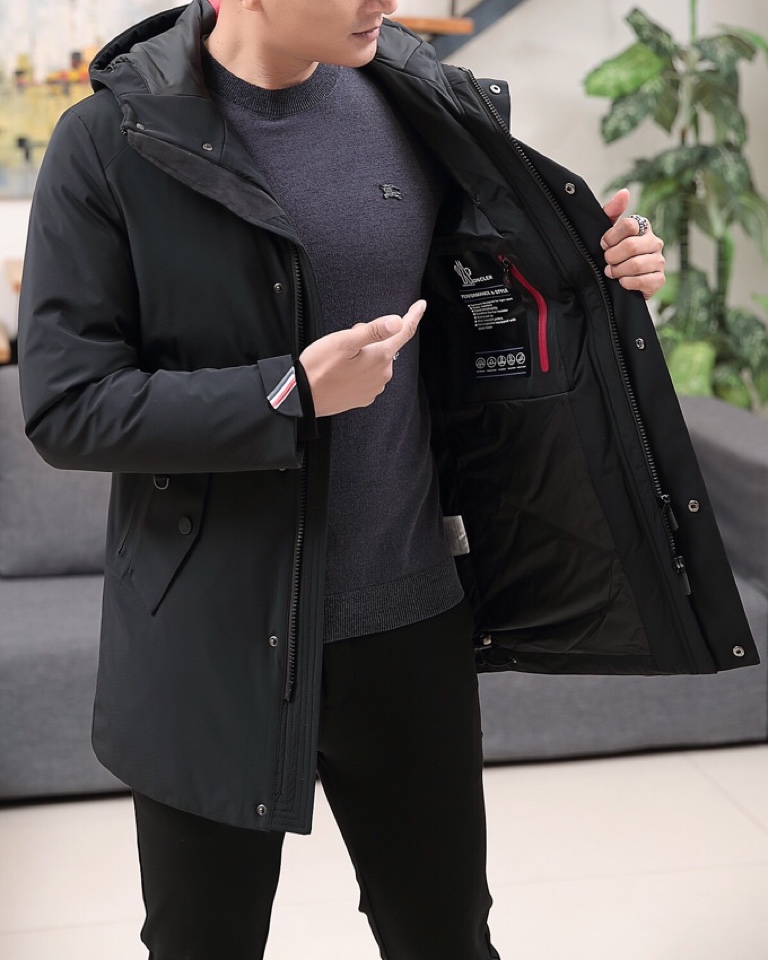 蒙口限量版绿羽绒服,蒙口羽绒服长款黑金配色