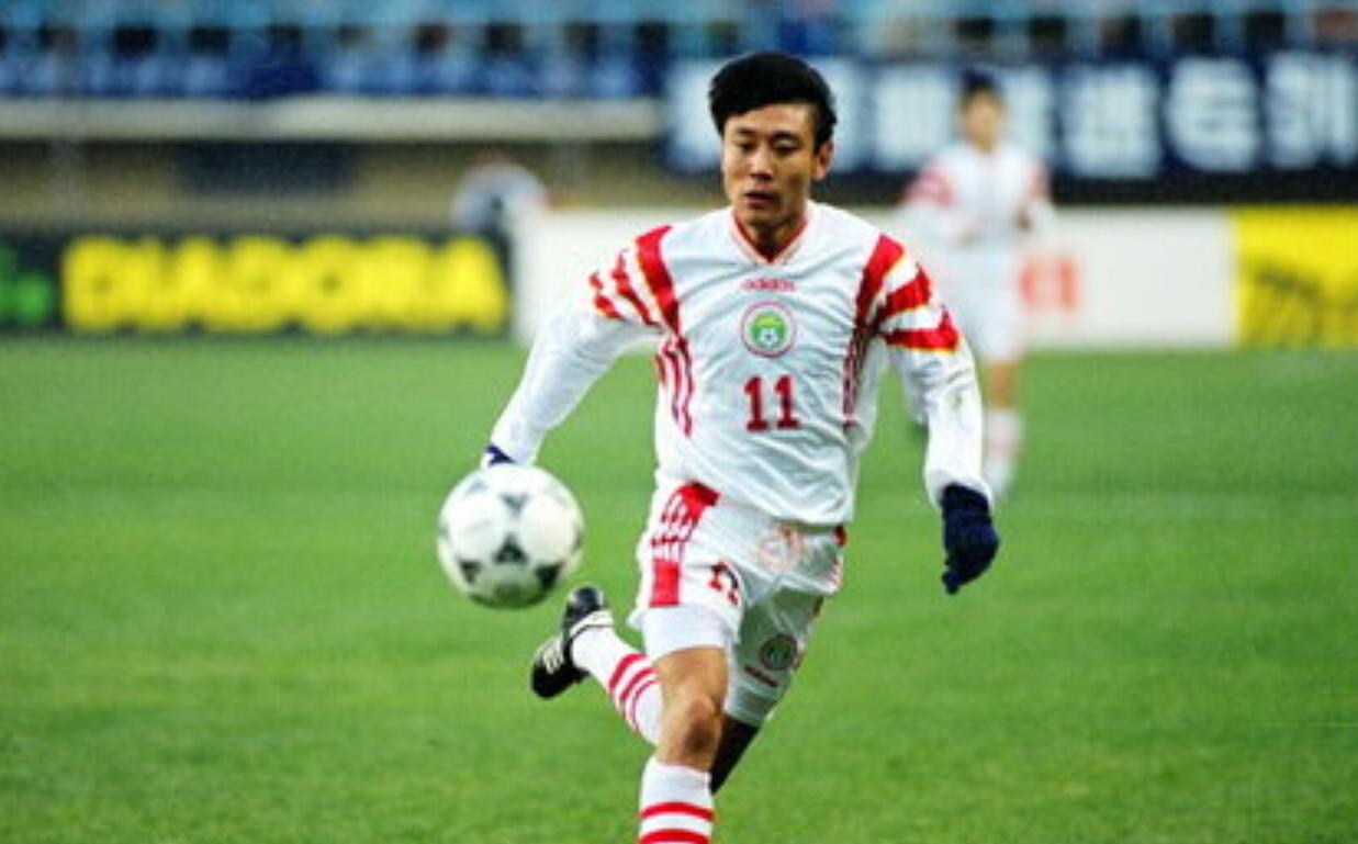 让那英苦恋10年,两个女人为他未婚生子,如今的高峰怎么样了?