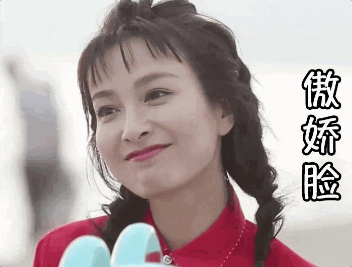 吴昕油光满面现身机场似油腻少女,吴昕素颜现身机场身材是真的好