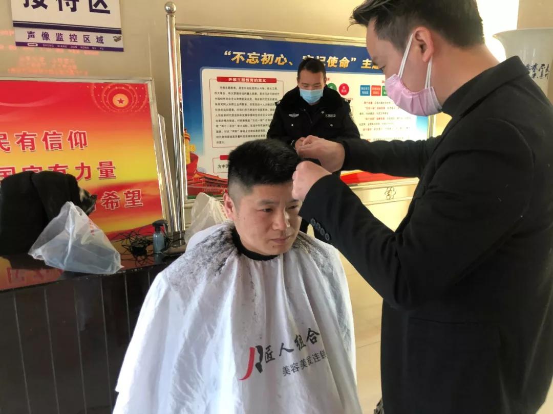 助力抗疫一线民警,党员劳模服务队勇担抗疫粮草官