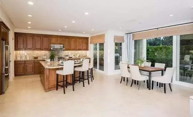 含泪剁手，说说我住尔湾光谱中心附近的物质生活