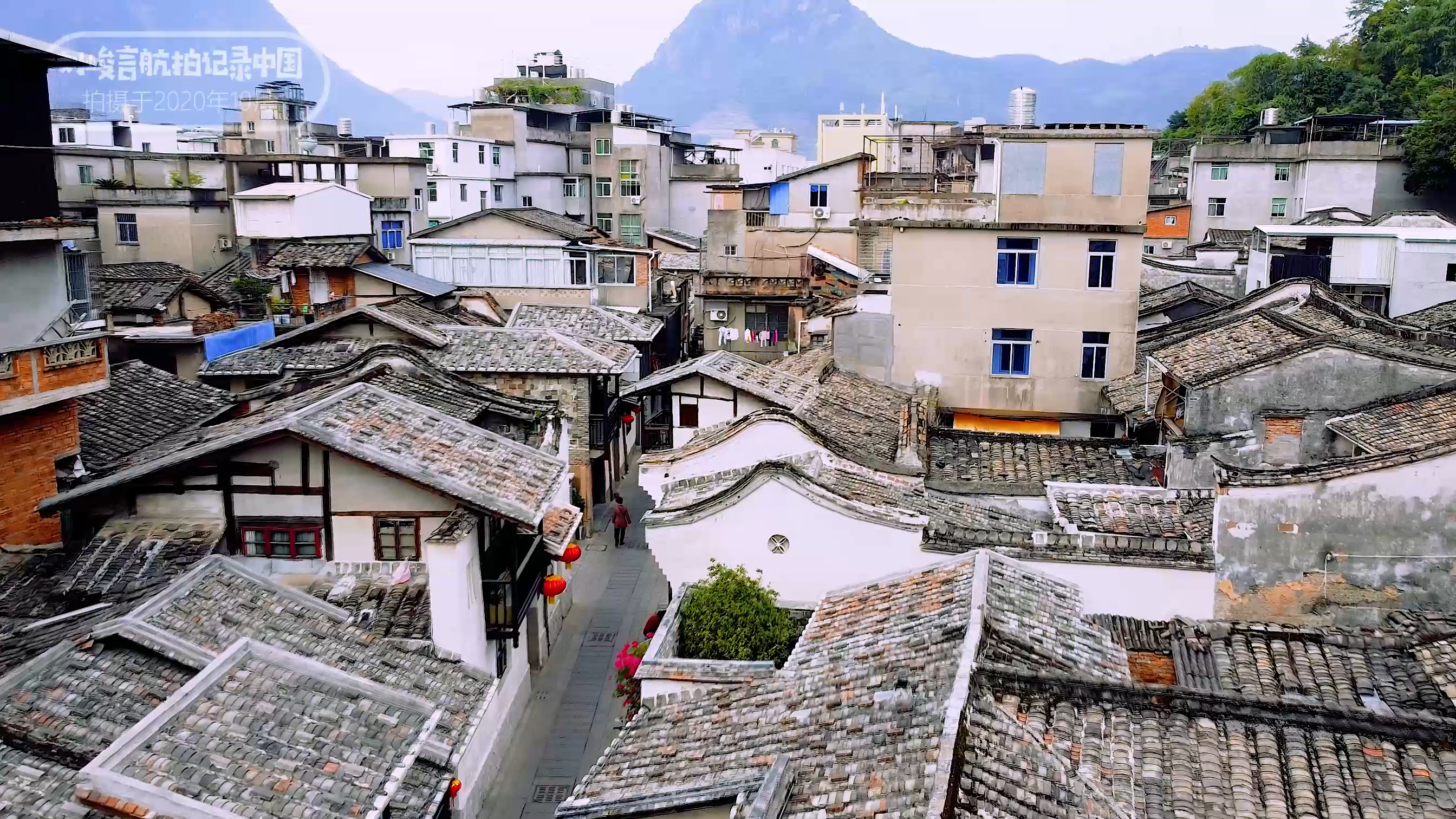 罗源这个小区的面积比城市还要大海景及高铁傍身却依旧空空荡荡