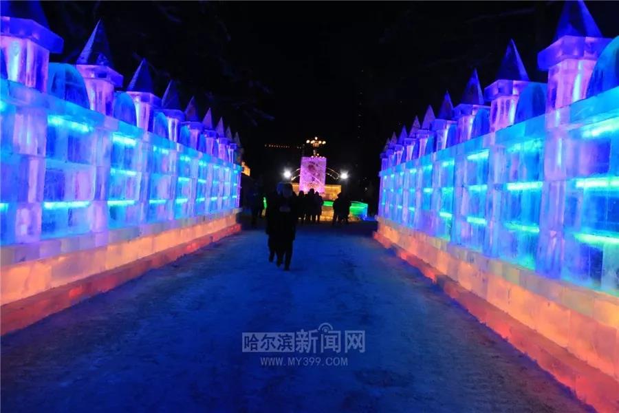 哈尔滨兆麟公园冰灯免费开放时间,哈尔滨第一届冰灯游园图片