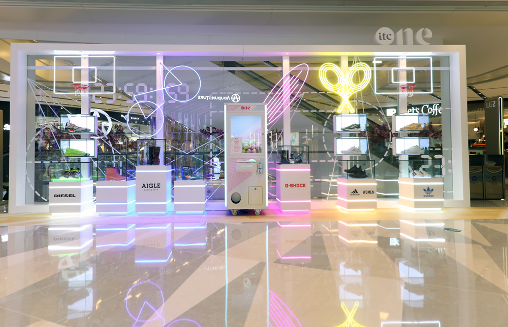 国际级艺术大师的巨型皓月艺术装置登陆上海OneITC商场