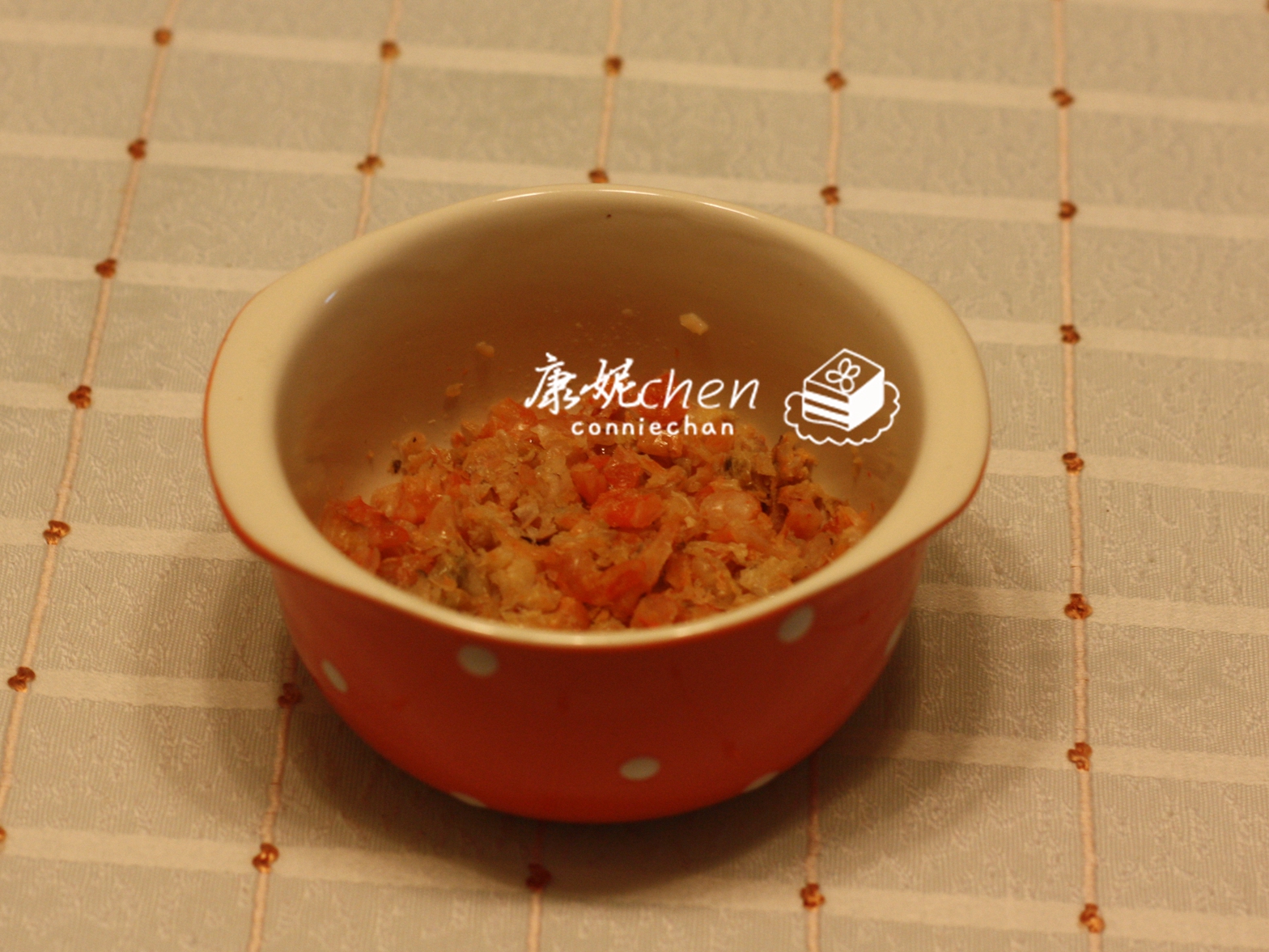 它用大米做的，做法简单，晶莹剔透，香滑可口，当早餐营养又好吃