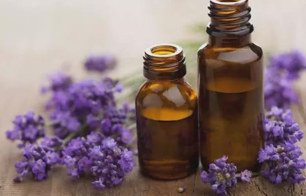 基础款衣服秒变时髦小窍门,学会这几招衣服每天都像新的一样