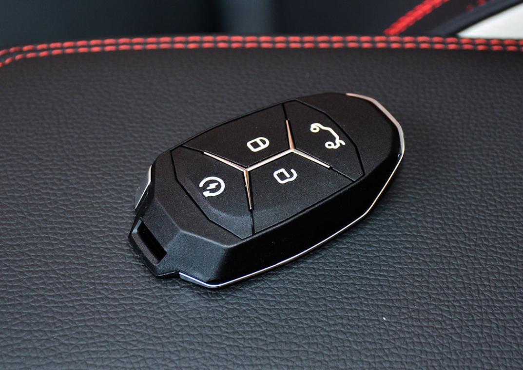 年轻人的市区小钢炮，油冷7DCT，14万就带180马力，终身质保