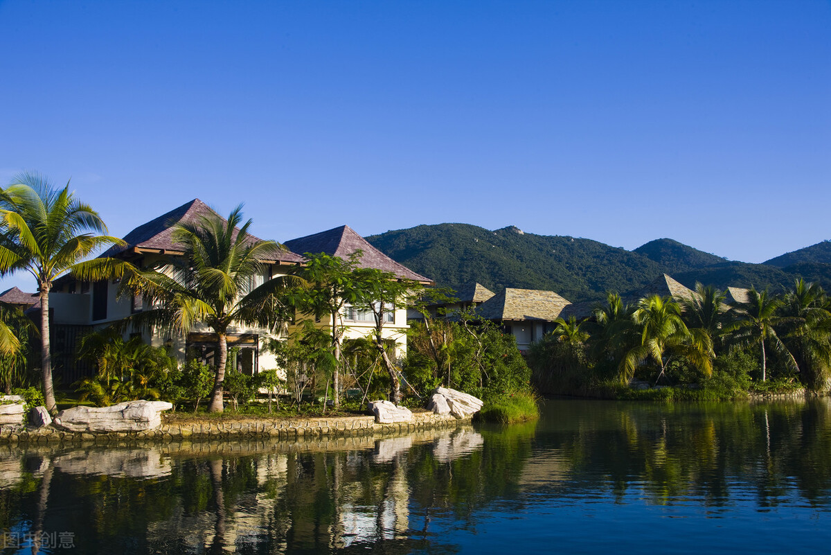 半夜醒来发现床上有一条小蛇,晚上看到一条蛇小说