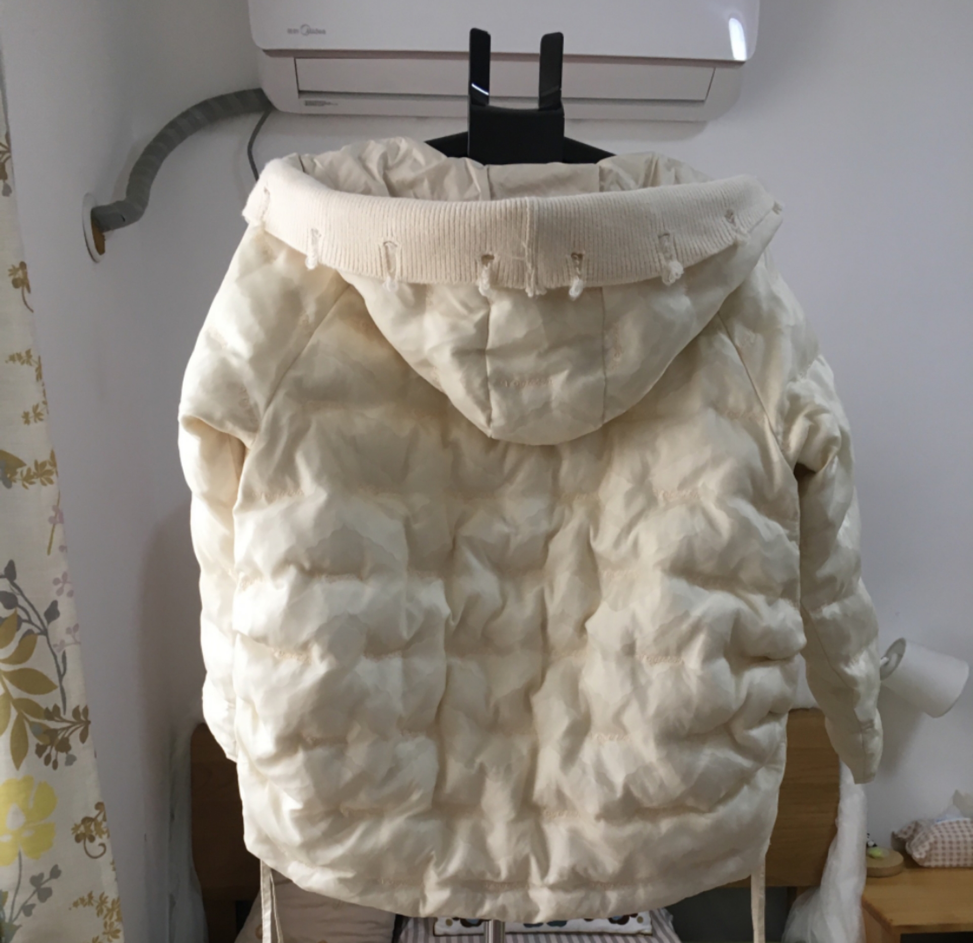 羽绒服洗完一坨一坨是好绒吗,羽绒服洗完一坨一坨正常嘛