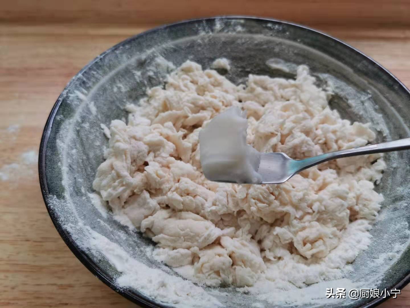 冬季发面馒头不硬的方法,发面馒头蒸熟不塌陷的秘诀