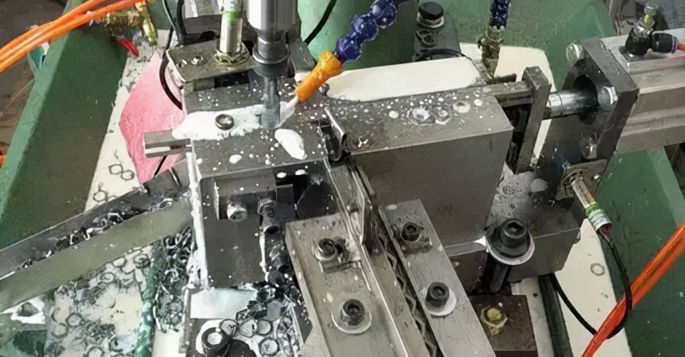 丝锥攻牙用什么油,螺旋丝锥用什么油