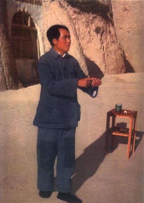 郭沫若说青年毛*东泽**貌如女子，却不知其精通拳术击剑，是足球健将