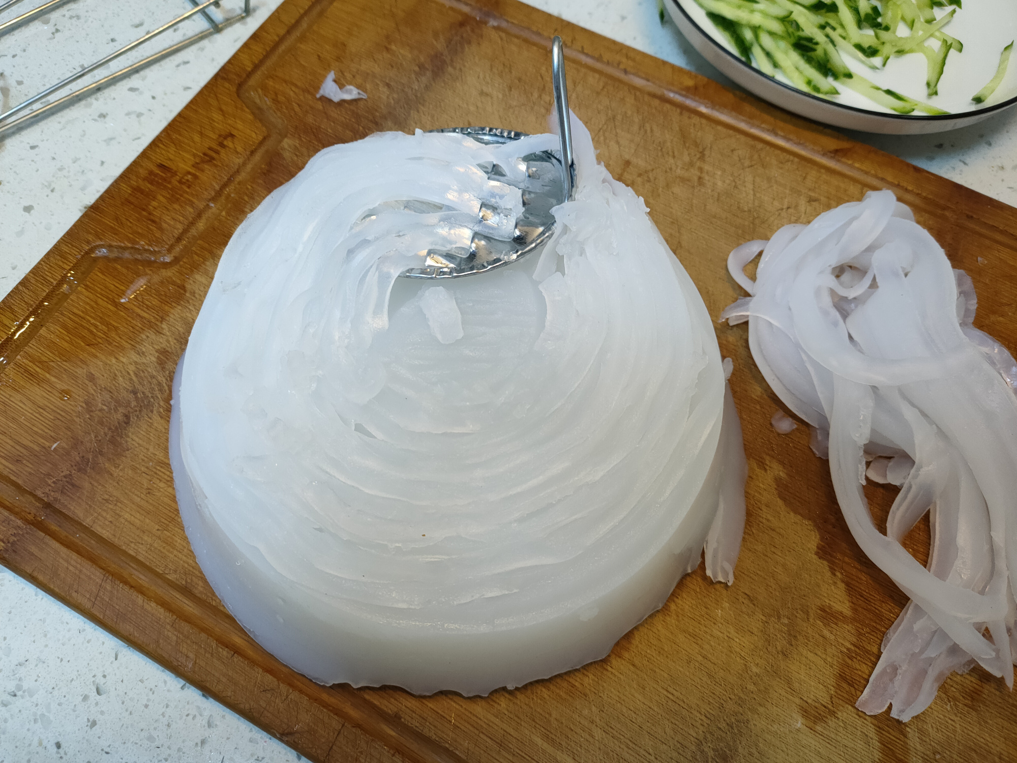 做凉粉水和淀粉比例应多少,用淀粉做凉粉的比例