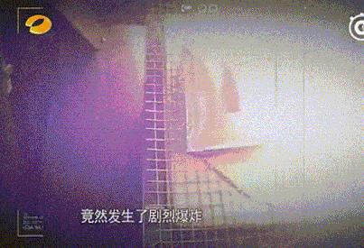 凌晨居民楼内电动车起火,小区车库起火几十辆电动车被烧