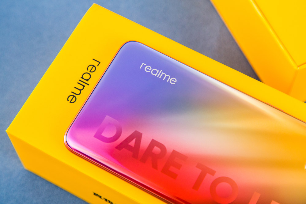 realme真我v15锦鲤色开箱,realmev15锦鲤色是玻璃后盖吗