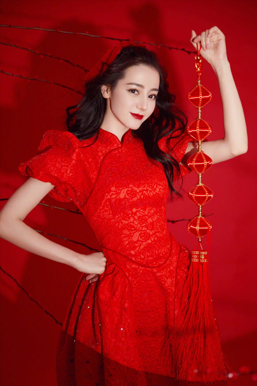 春晚明星戴的首饰,春晚明星戴的珠宝叫什么