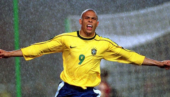 最受女生喜欢的十大足球明星,最受女生喜爱的十大足球明星