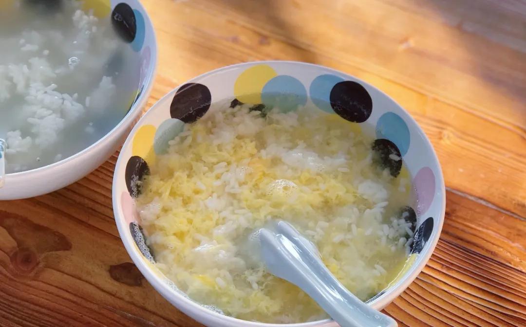 武汉姑娘摆摊做汉堡,武汉自己在家做美食