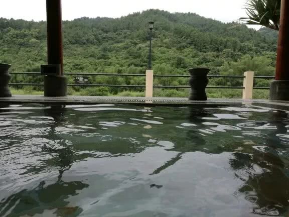 不用去泰国可以玩的景点,日本十大温泉胜地推荐