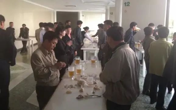 不想上班了想喝酒,不想上班想吃烧烤想去玩