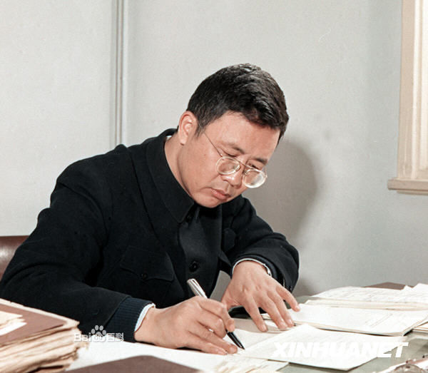 他15岁考入北大19岁成为大学教师,他考上了清华大学被人称为天才