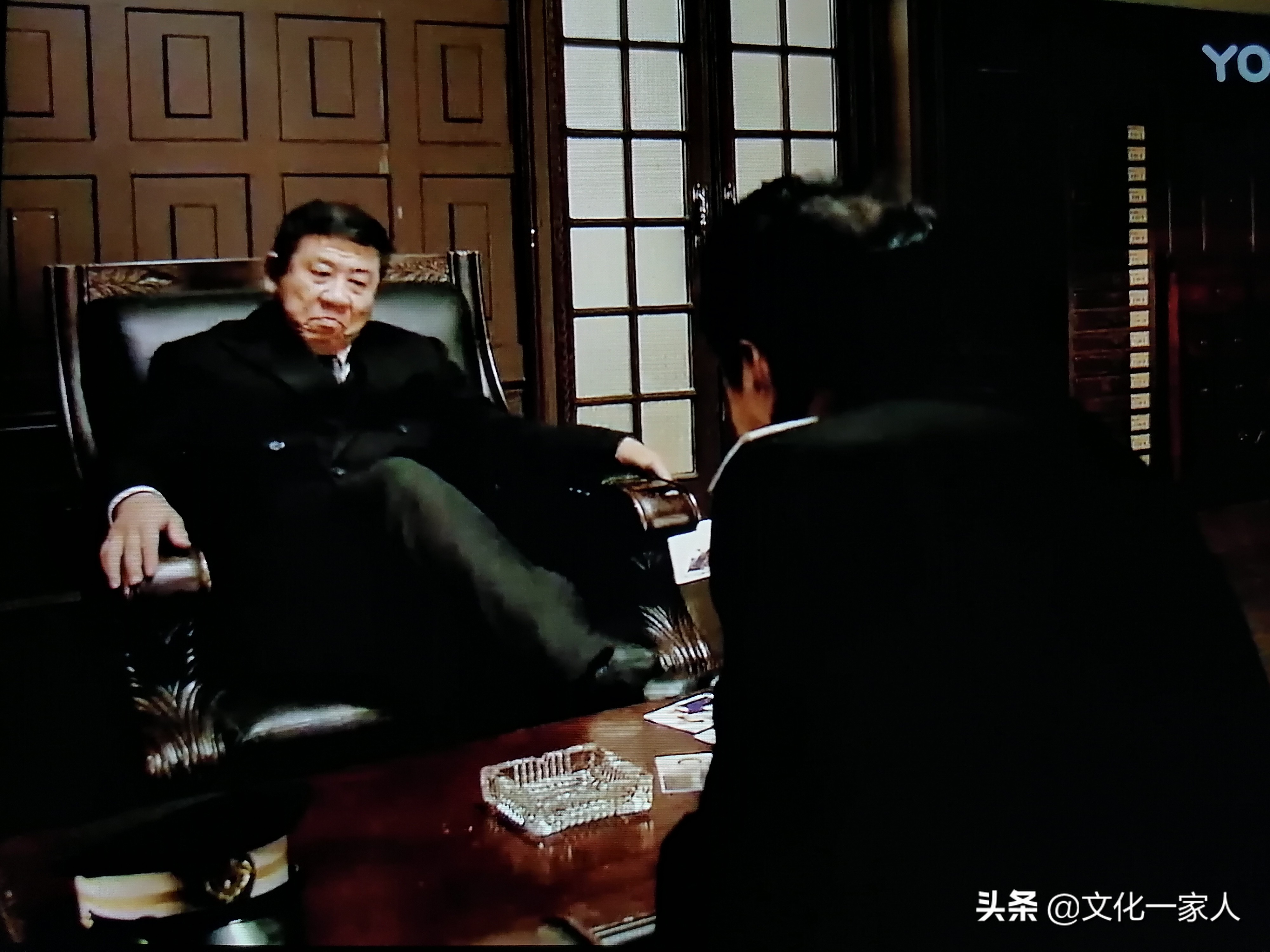 《悬崖》：一场敌中有我，我中有敌，斗智斗勇命悬一线的生死较量