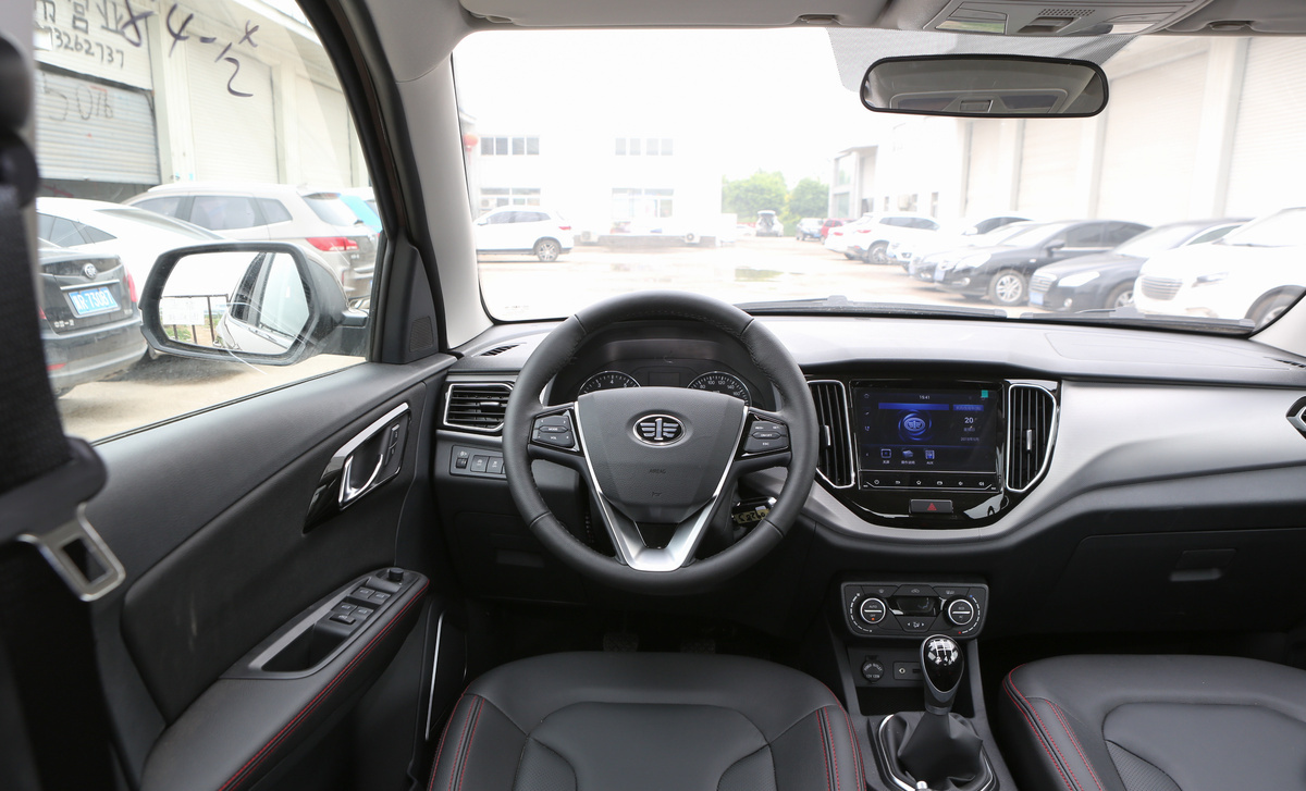 一汽森雅r7机油格漏油,发动机漏油是所有车的通病