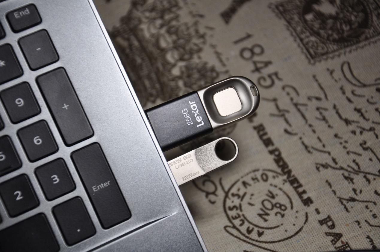 指纹加密更方便-Lexar雷克沙F35指纹识别加密U盘轻体验