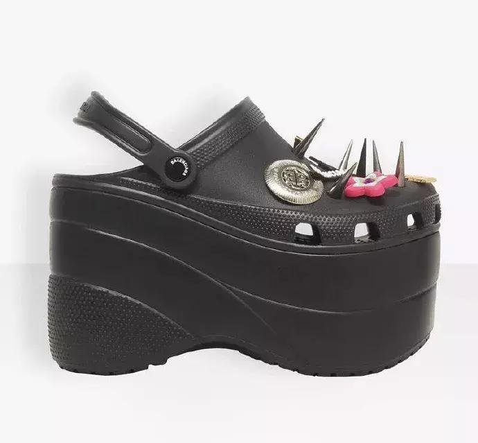 花5000块买了双香奈儿拖鞋，妈妈问我是不是9块9包邮......