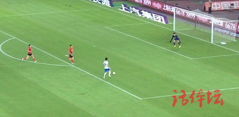 31岁中超悍将再现2次世界级表现,中超5分钟轰2球外援激动落泪