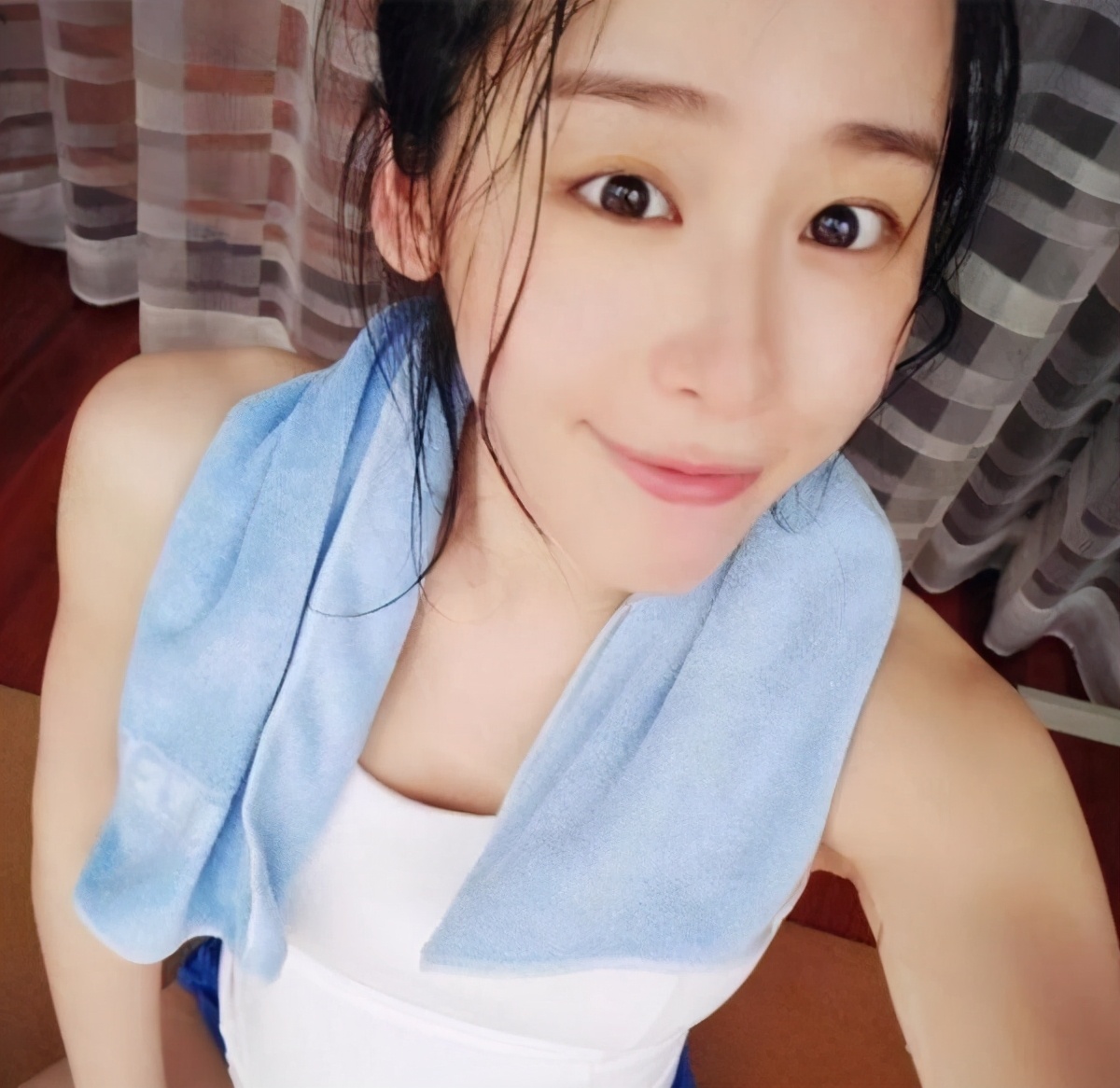 孕七个月隐约看到马甲线,怀孕马甲线特别明显