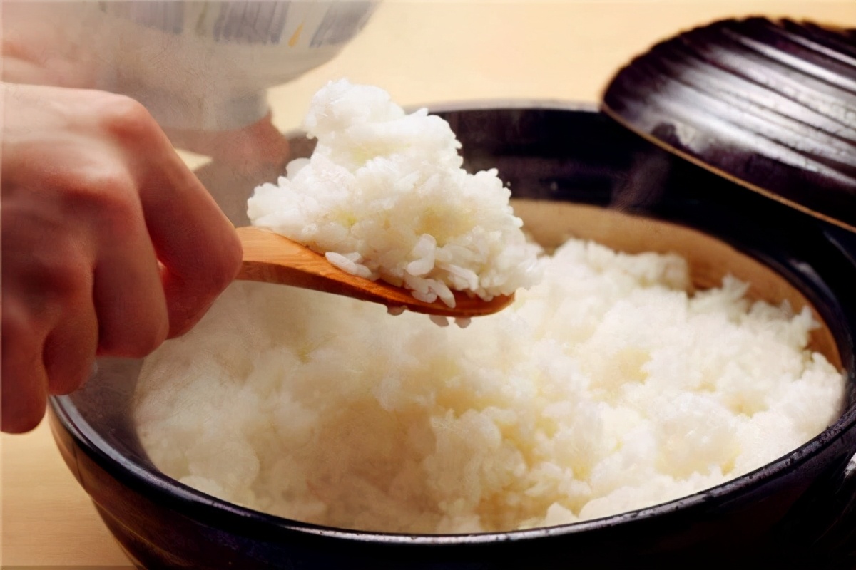 蒸米饭时一半米一半水可以吗,蒸米饭到一半能加水吗