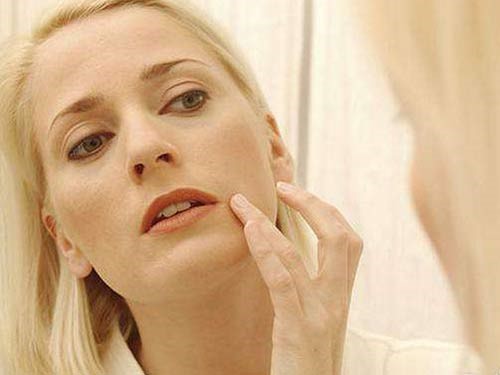 警惕！不卸妆就碎觉的危害~千万不要再犯