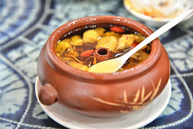 彩云之南代表云南,彩云之南茵香汽锅鸡