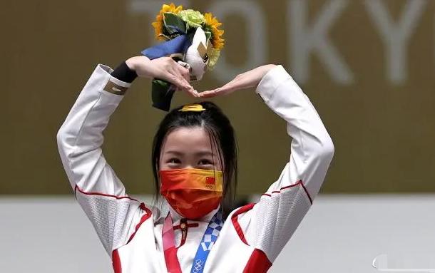 中国选手杨倩勇射落奥运会首金,杨倩夺冠清华校园