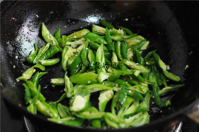 辣椒应该怎么炒才不辣,辣椒和小米辣怎么炒