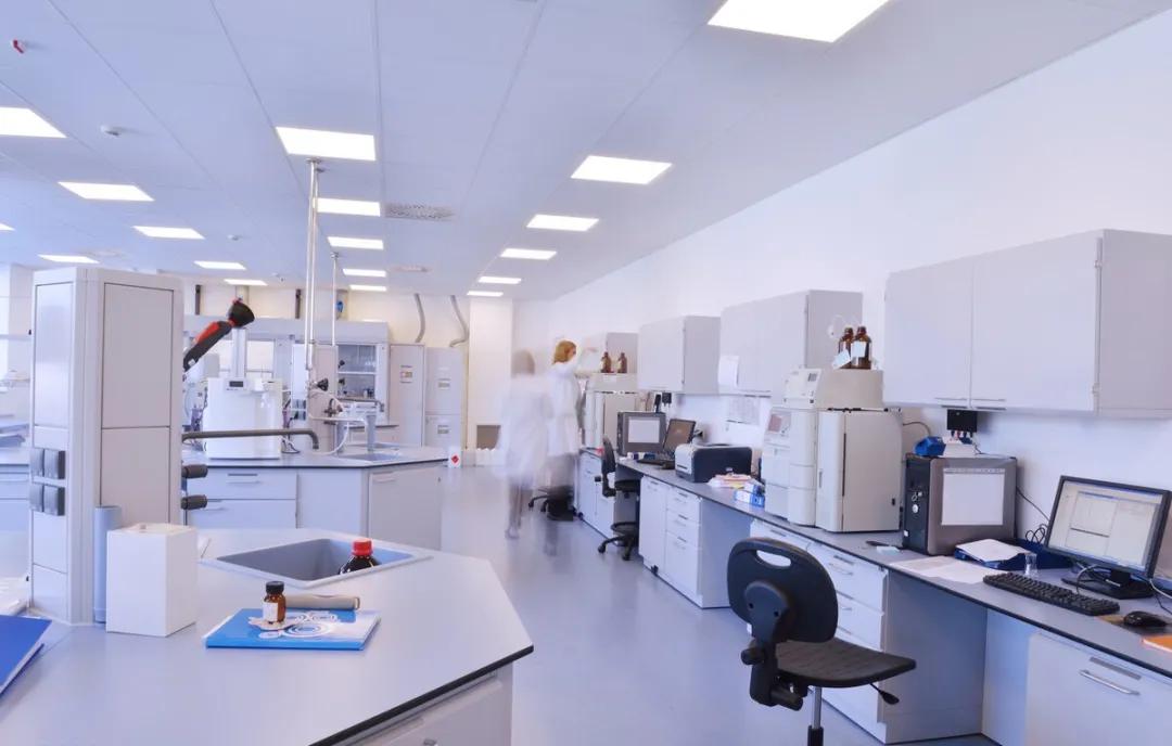 英国利兹大学值得读吗,留学英国利兹大学秋季